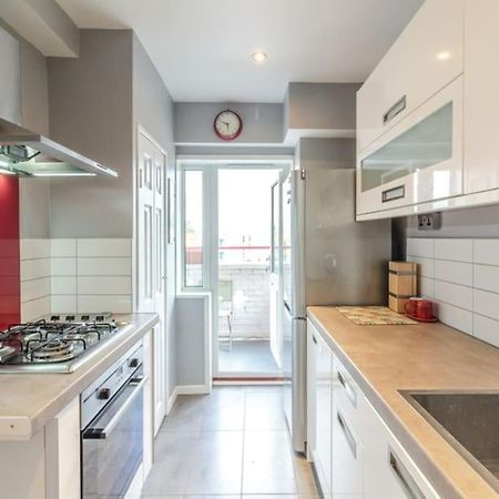 Top Floor 1 Bedroom Apartment With Views Over 런던 외부 사진