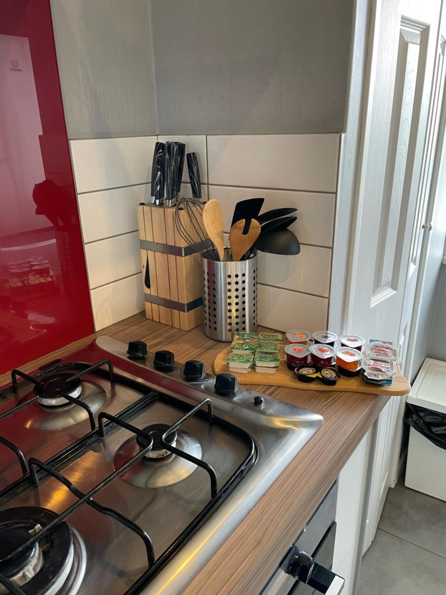 Top Floor 1 Bedroom Apartment With Views Over 런던 외부 사진